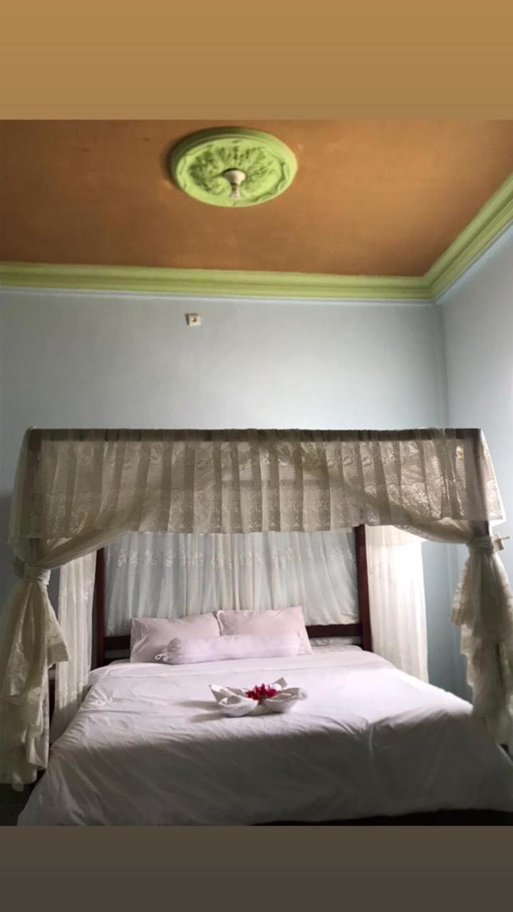 Kurnia Family Homestay & Restaurant! Huu Exterior foto