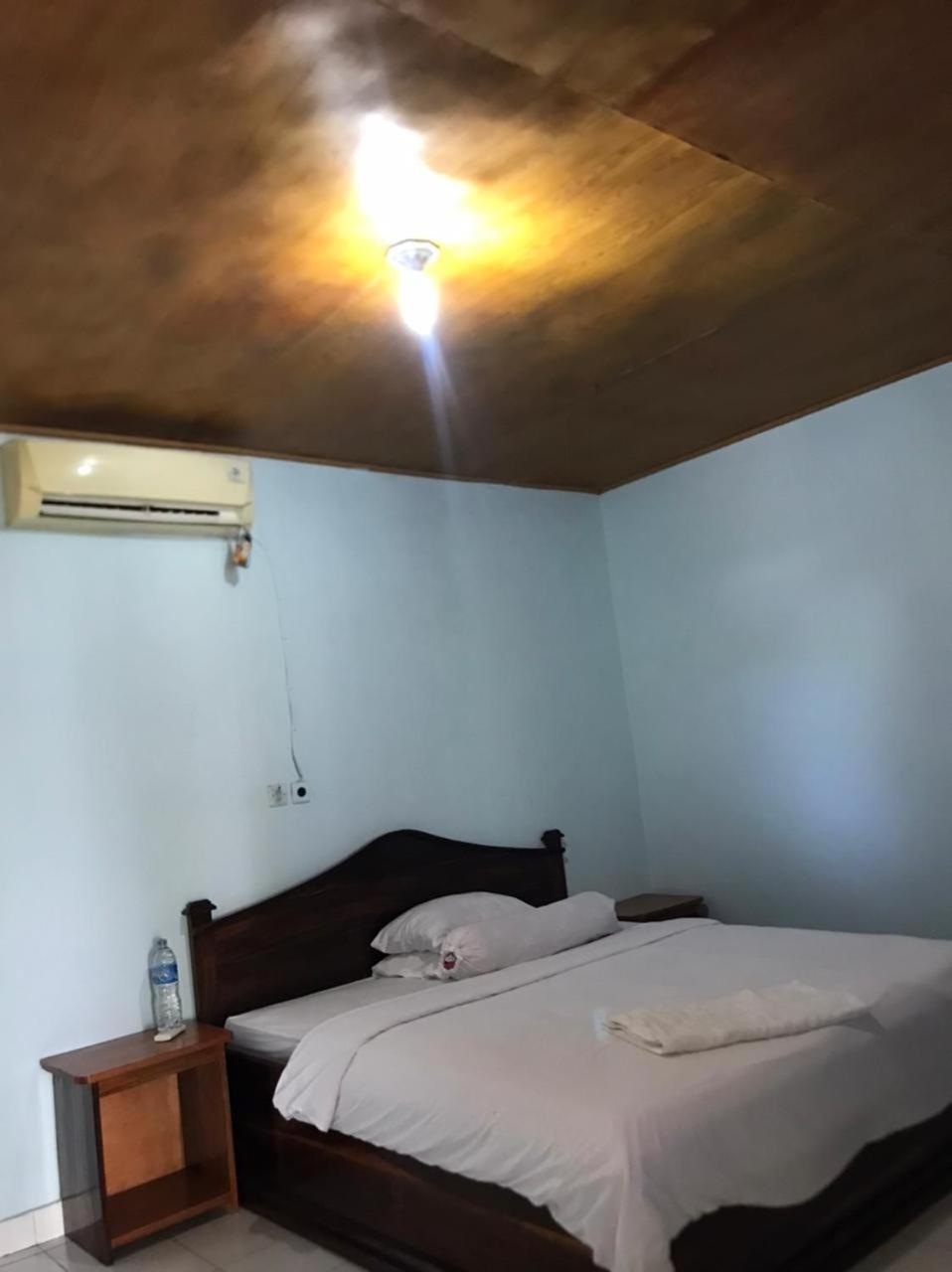 Kurnia Family Homestay & Restaurant! Huu Exterior foto